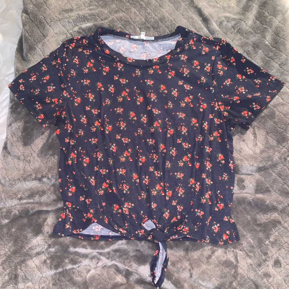 BOGO WHEN BUNDLED!! Cute Flower Crop Tee with Tie